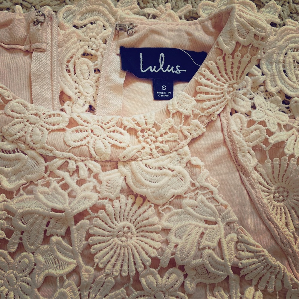 Lulu dress. Size S. It’s mid dress.